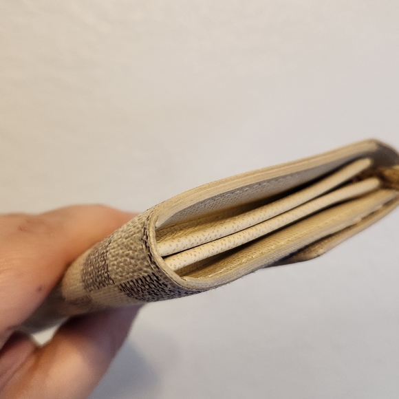 💯 Authentic Damier Azur Wallet - Picture 6 of 14